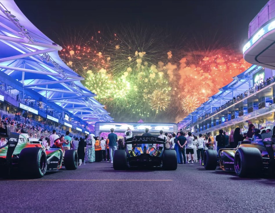Abu Dhabi Autonomous Racing League honours winners of world’s first six-car autonomous Grand Final Abu Dhabi Autonomous Racing League honours winners of world’s first six-car autonomous Grand Final